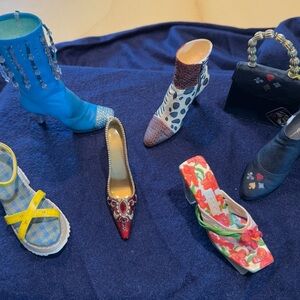 Just The Right Shoe Blue and Yellow Decor Accents